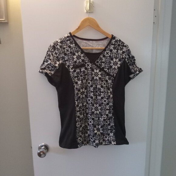 3 Scrub Tops - Picture 5 of 6